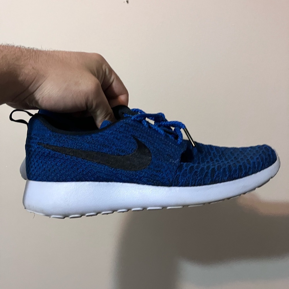 Nike Women’s Roshe One Flyknit